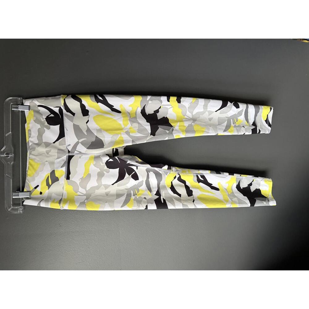 Layer 8 size Small Yellow Gray Black Camouflage Leggings